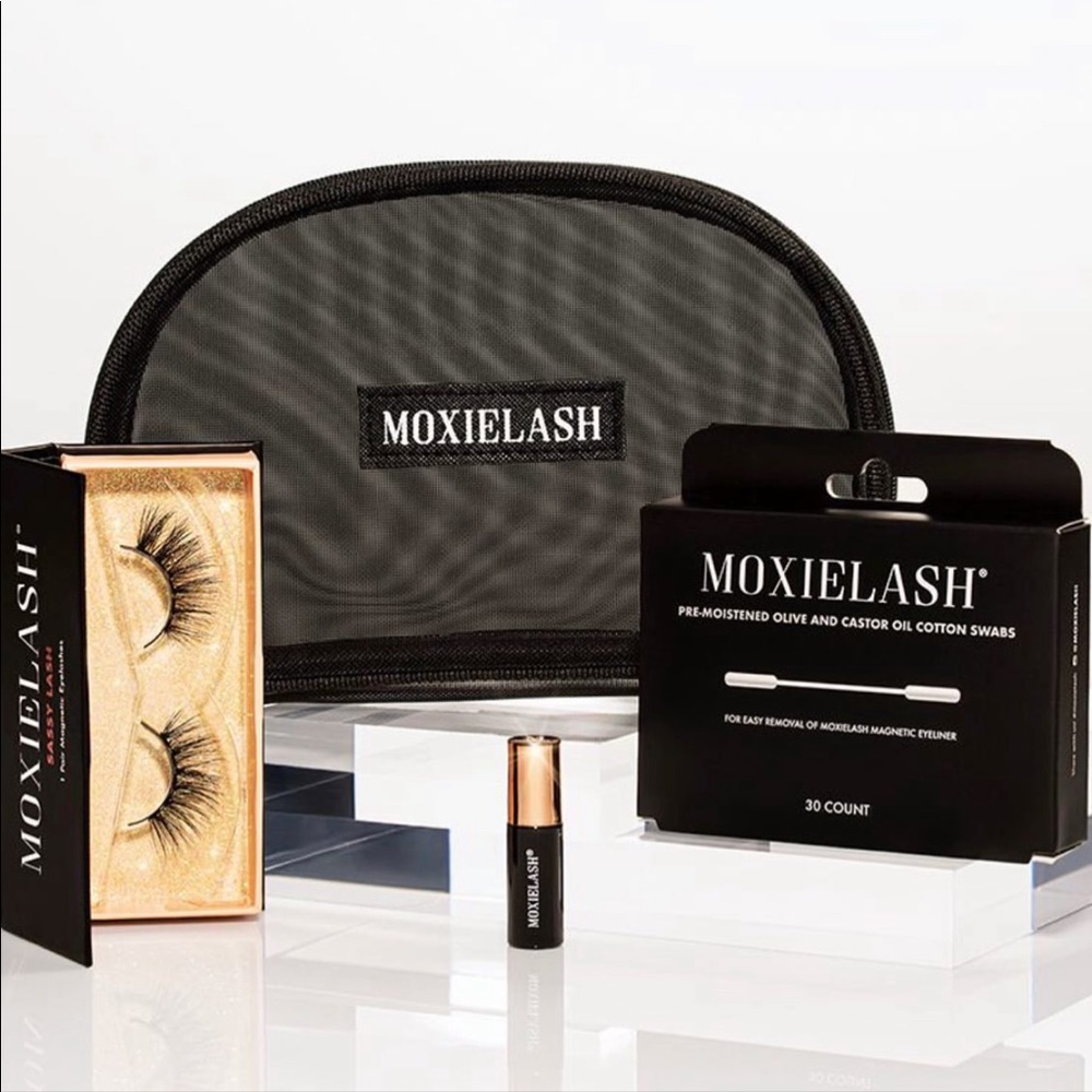 Moxie lash kit. Includes lashes, lash magnetic liner, travel bag, liner remover.